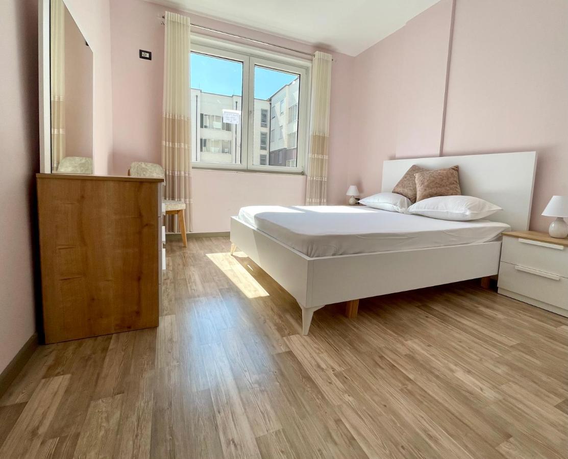 Modern & Cozy Apartment Tiranë Luaran gambar