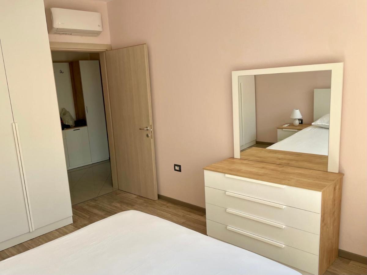 Modern & Cozy Apartment Tiranë Luaran gambar